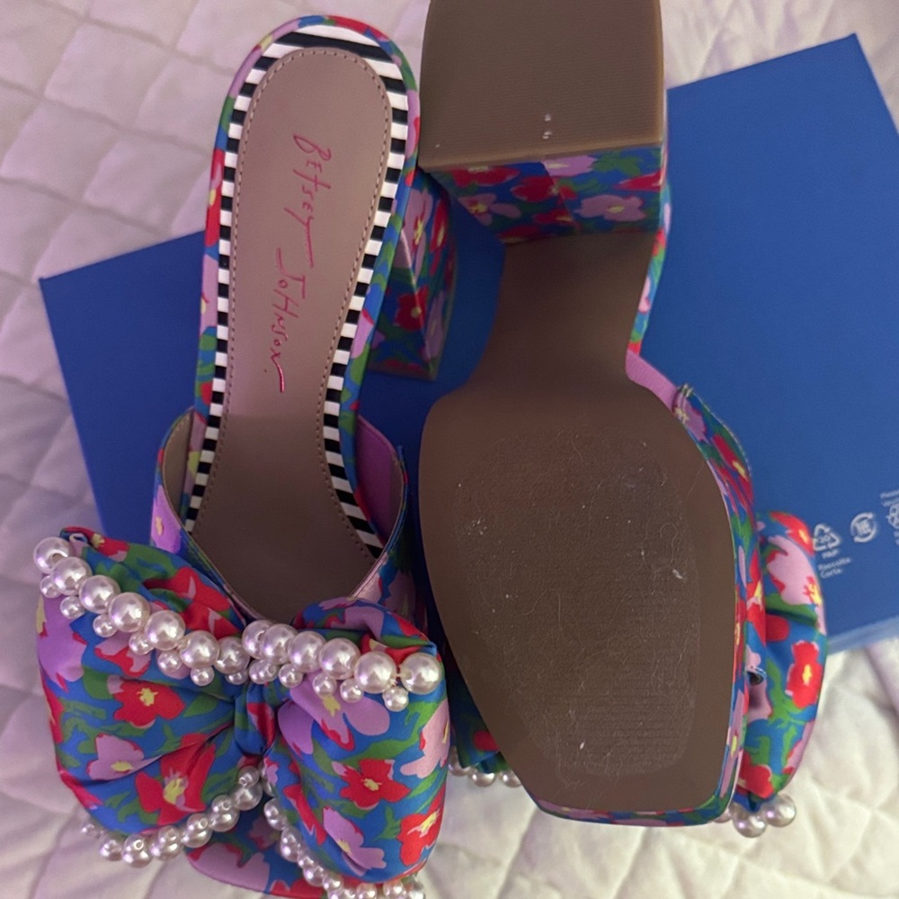 Betsey Johnson Blue Floral Pearl Mules - Picture 2 of 4